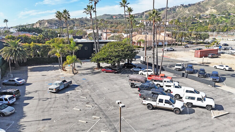 More Photos Of 23676-23712 Malibu Rd, Malibu Office For Lease