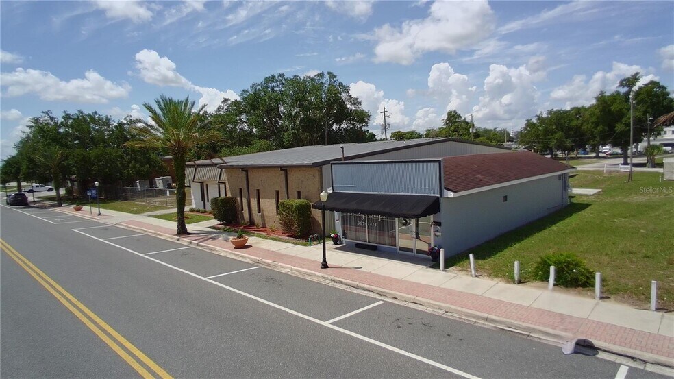 More Photos Of 208 E Lake Ave, Auburndale Religious Facility For Lease