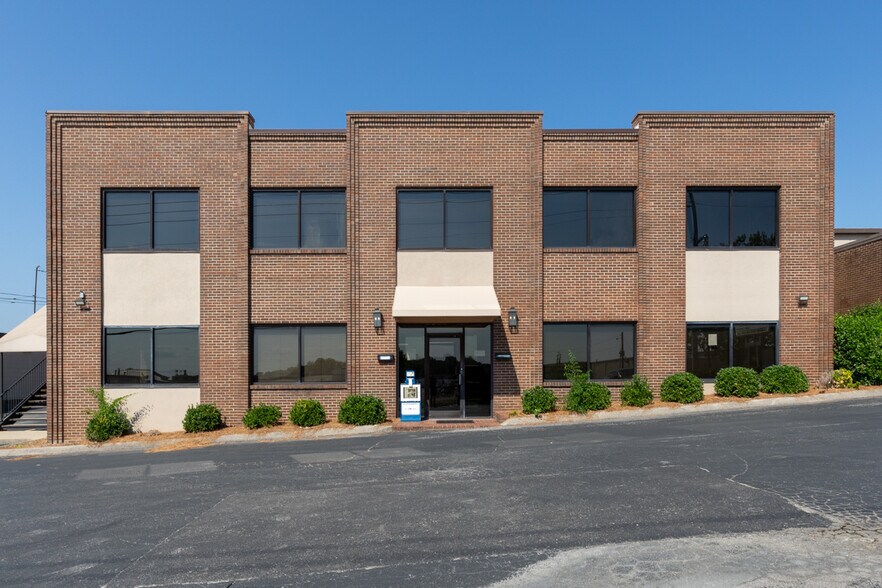 More Photos Of 216 Hartmann Dr, Lebanon Distribution For Lease
