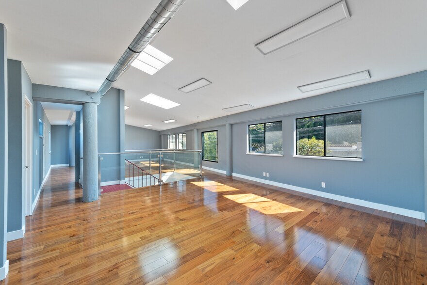 More Photos Of 1020 Pico Blvd, Santa Monica Storefront Retail Office For Sale