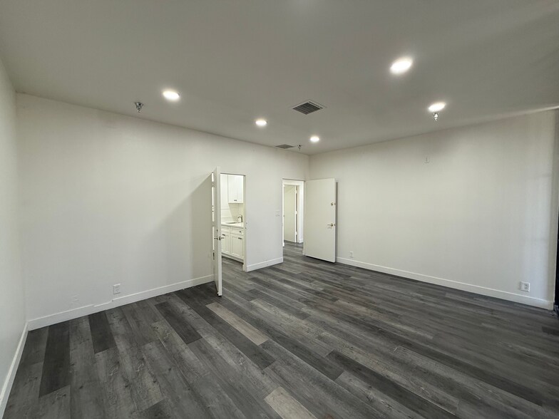 More Photos Of 3111 N Alameda St, Compton Warehouse For Sale