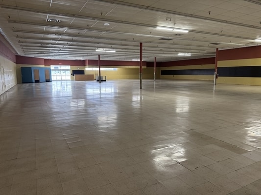More Photos Of 2811-2827 S Business Dr, Sheboygan General Retail For Lease