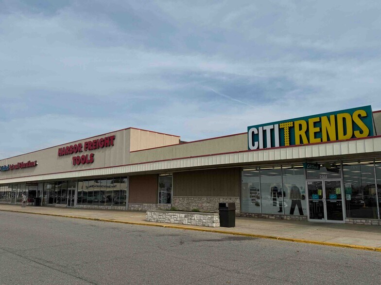 More Photos Of 822 W McKinley Ave, Mishawaka Storefront For Sale