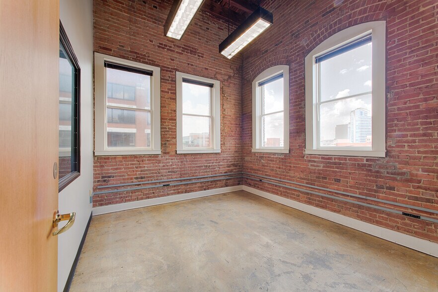 More Photos Of 302-306 N Market St, Dallas Loft Creative Space For Lease