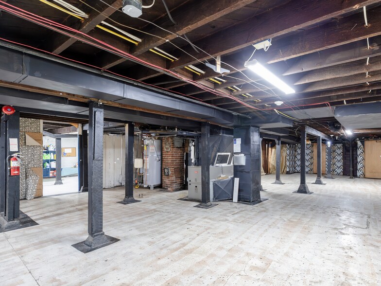 More Photos Of 1830 NW 23rd Pl, Portland Apartments For Sale