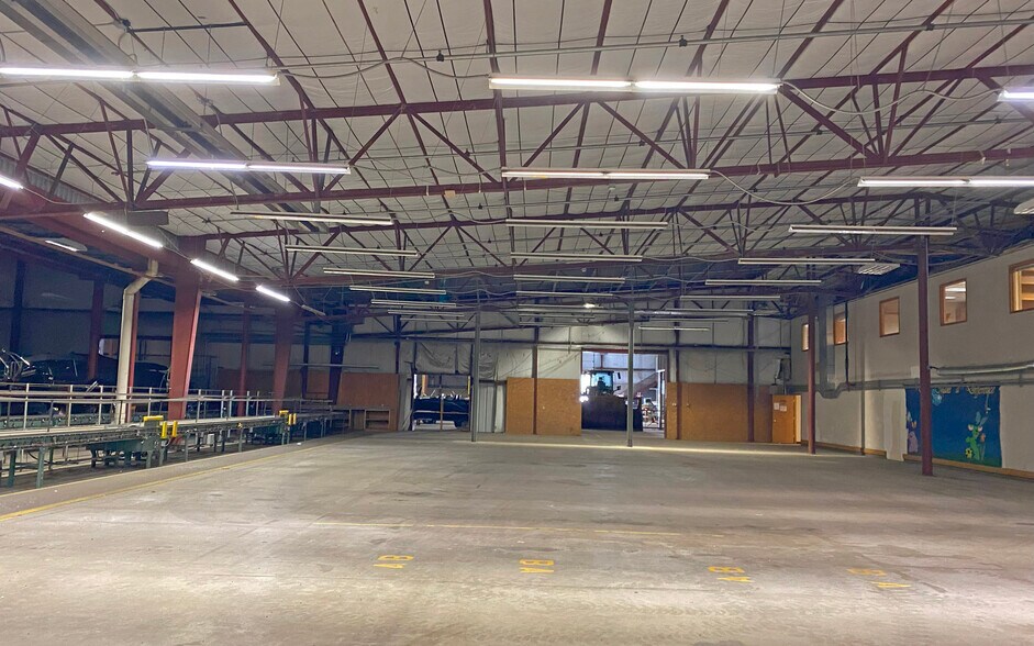 More Photos Of 2253 Air Park Rd, Rhinelander Distribution For Sale