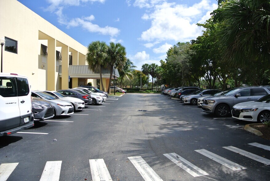 More Photos Of 3800 W Broward Blvd, Fort Lauderdale Office For Lease