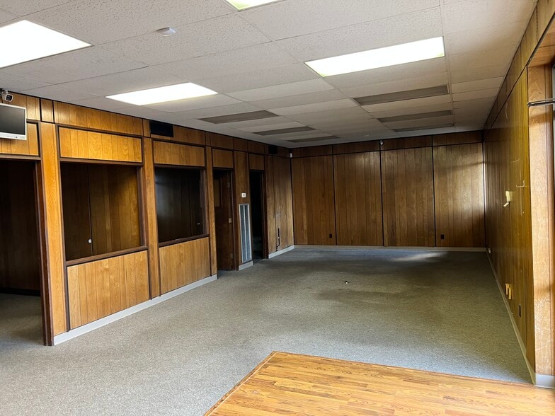 More Photos Of 827 19th St N, Bessemer Unknown For Lease