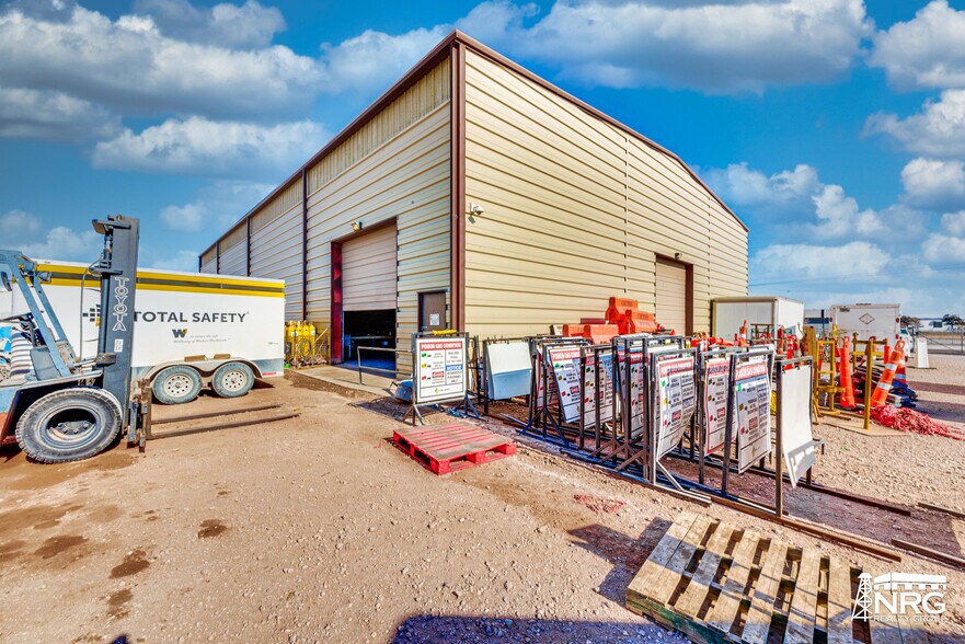 More Photos Of 10001 Lindberg Dr, Midland Warehouse For Lease