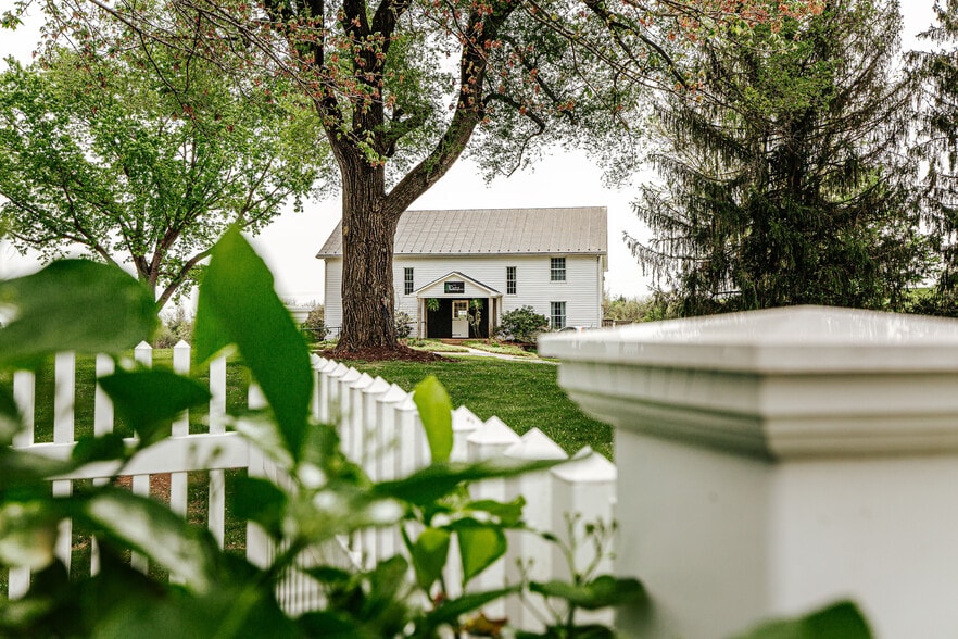 More Photos Of 1329 Commerce Rd, Staunton Hotel For Sale