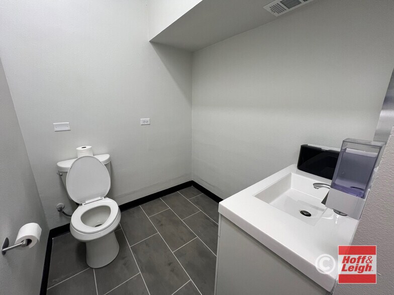 More Photos Of 6438-6444 S Quebec St, Centennial Office For Sale