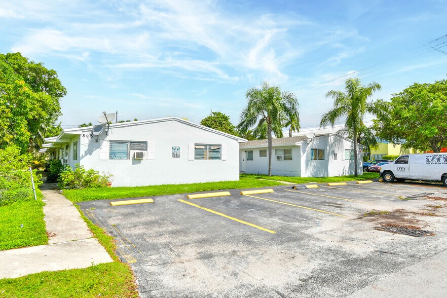 More Photos Of 801-805 NW 10th St, Hallandale Beach Multifamily For Sale