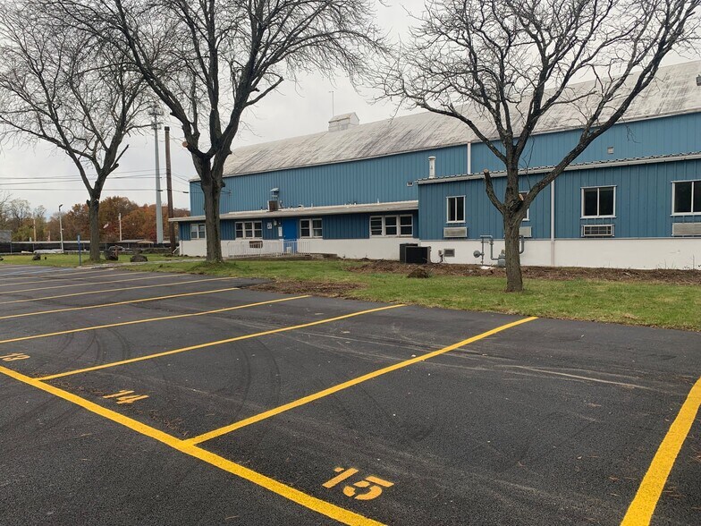 More Photos Of 1048-1050 Lower South St, Peekskill Manufacturing For Lease