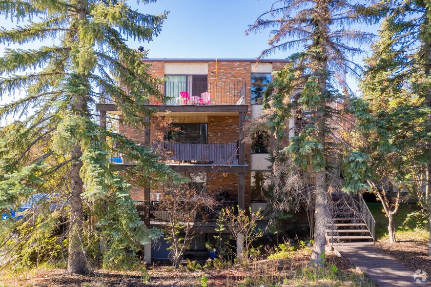 More Photos Of 2515 1st Ave NW, Calgary Apartments For Sale