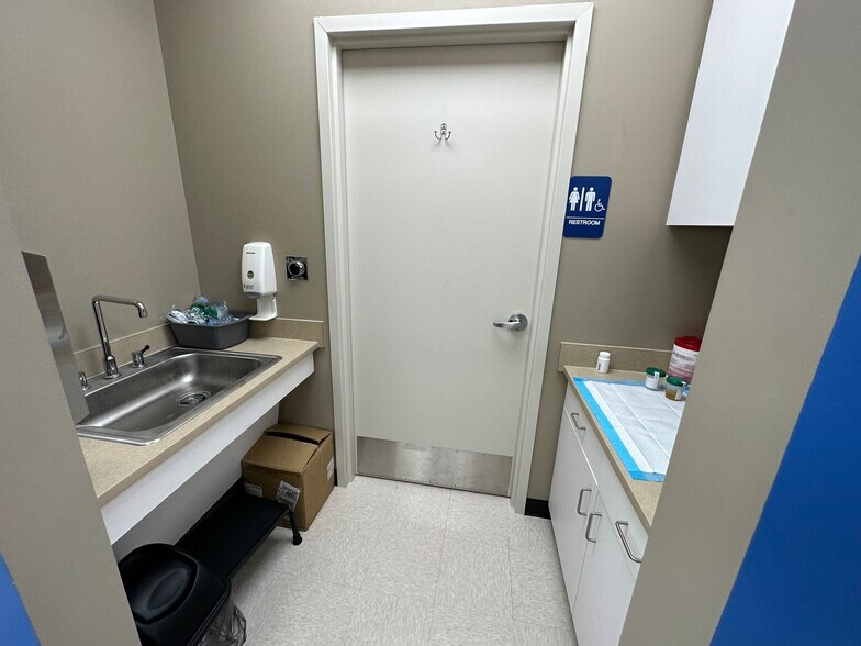 More Photos Of 1702 Ohio Ave N, Live Oak Medical For Sale