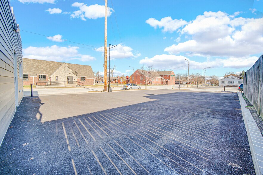 More Photos Of 2816 Martha St, Hammond Flex For Lease