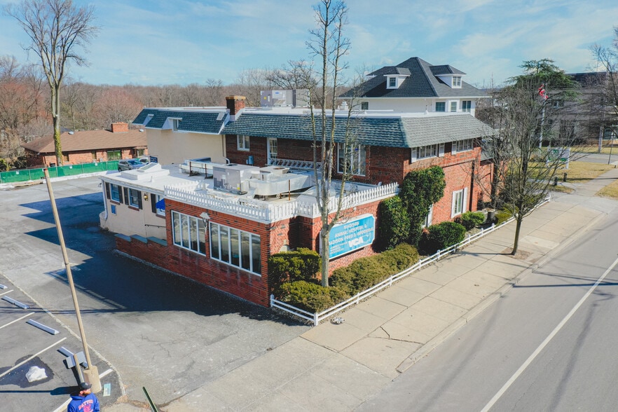 More Photos Of 262 Main St, Madison Veterinarian Kennel For Lease