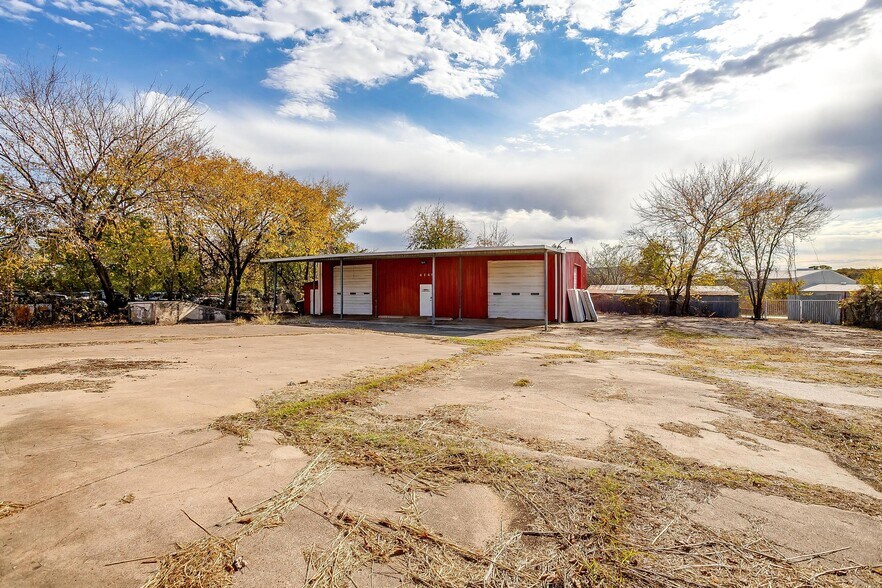 More Photos Of 4140 Mansfield Hwy, Forest Hill Warehouse For Sale