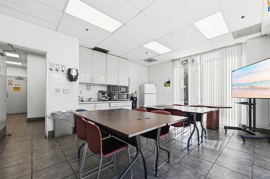 More Photos Of 8753 Kerns St, San Diego Warehouse For Sale