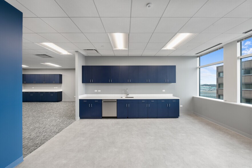 More Photos Of 9550 W Higgins Rd, Rosemont Office For Lease