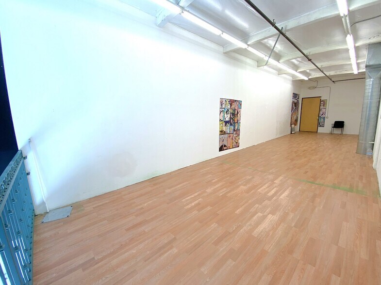 More Photos Of 951 Crocker St, Los Angeles Storefront Retail Office For Lease