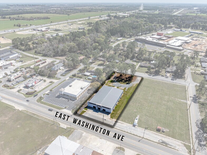 More Photos Of 640 E Washington Ave, Ashburn Freestanding For Sale