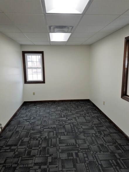 More Photos Of 8 Red Fox Dr, Colonie Medical For Lease