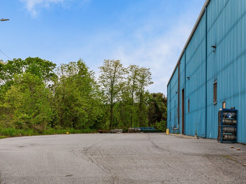 More Photos Of 90 Christ School Rd, Arden Distribution For Lease