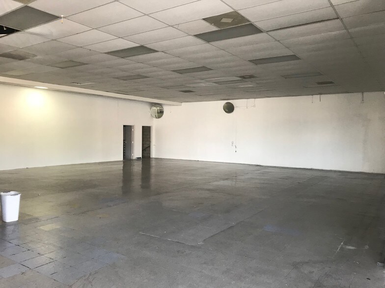 More Photos Of 1032 W Martin Luther King, Los Angeles Unknown For Lease