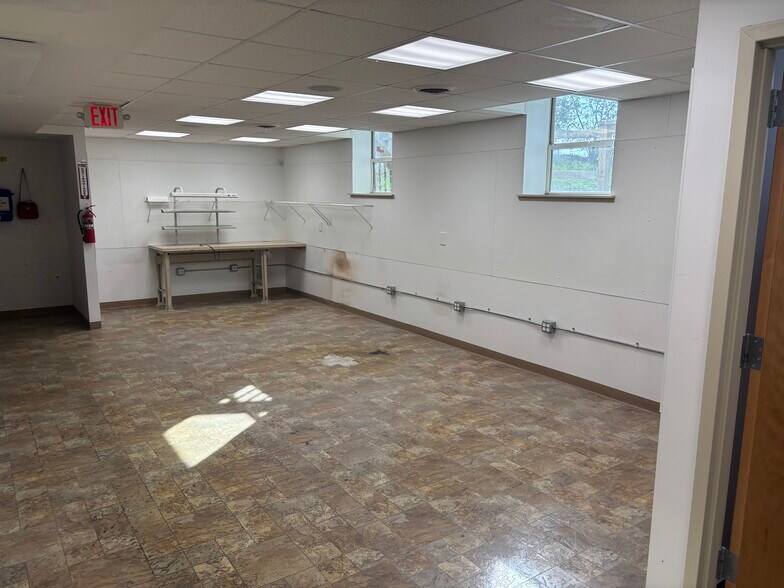 More Photos Of 1751-1757 Smizer Station Rd, Fenton Office Residential For Lease