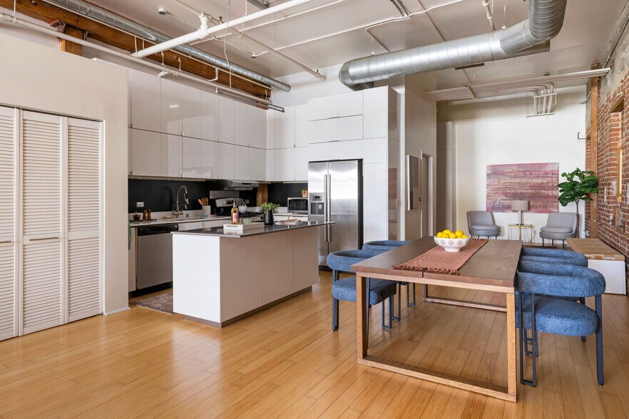 More Photos Of 500-530 Molino St, Los Angeles Office For Sale