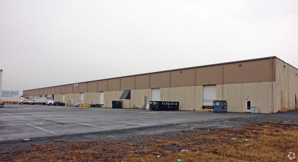 More Photos Of 10902-10904 Carolina Dr, Manassas Warehouse For Lease