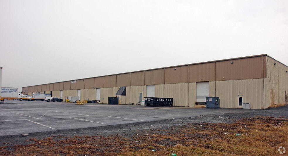 More Photos Of 10902-10904 Carolina Dr, Manassas Warehouse For Lease
