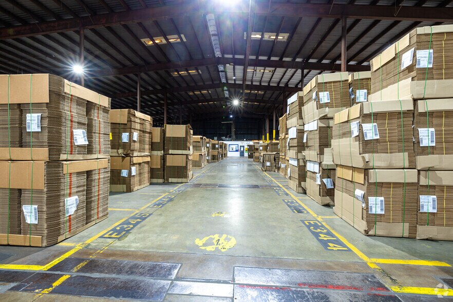 More Photos Of 4300 Church Rd, Centreville Truck Terminal For Lease