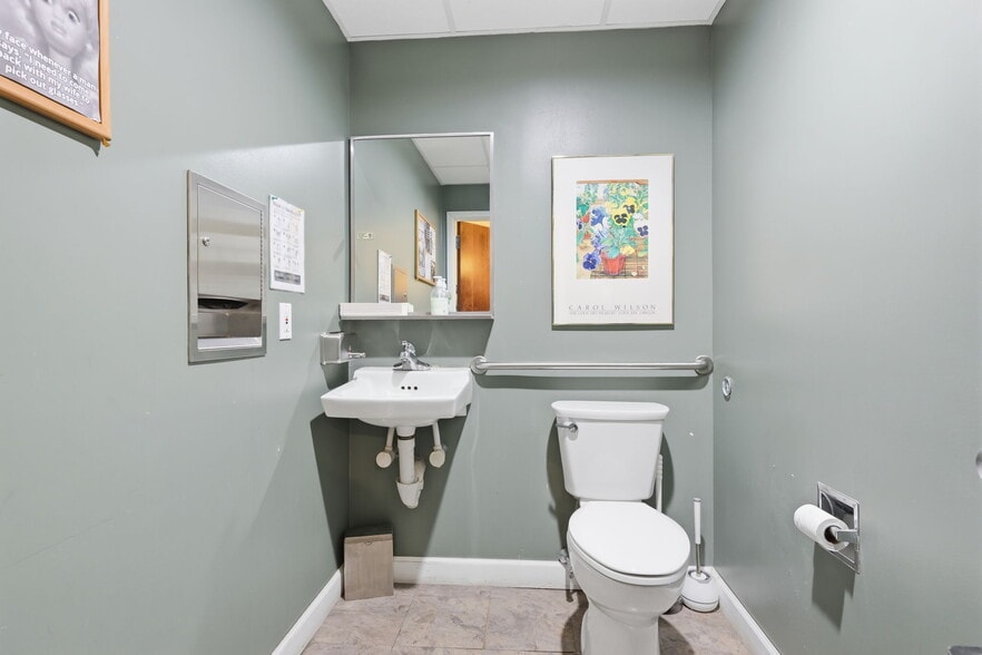 More Photos Of 1568 Woodbourne Rd, Levittown Office For Sale