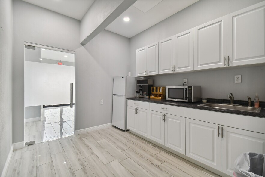 More Photos Of 21859 Sr-54, Lutz Medical For Sale