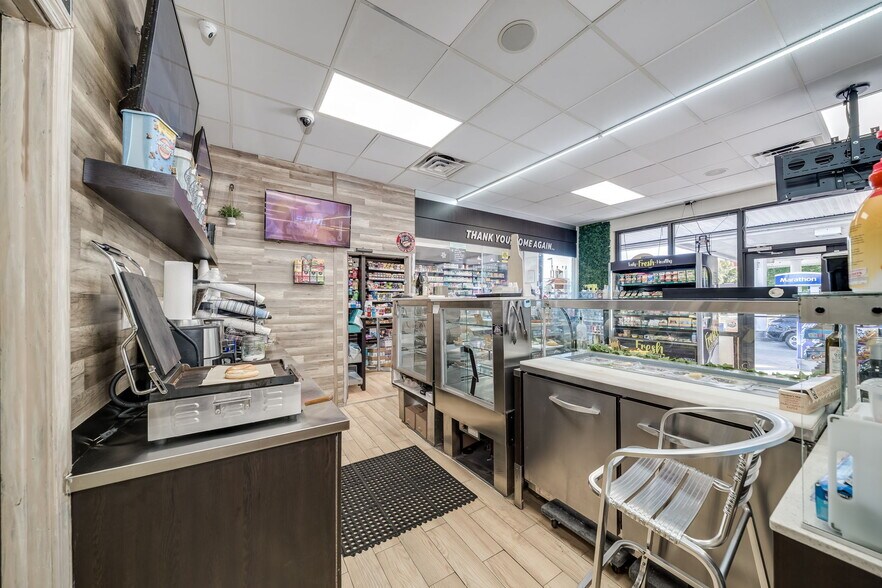 More Photos Of 8291 N University Dr, Tamarac Service Station For Sale