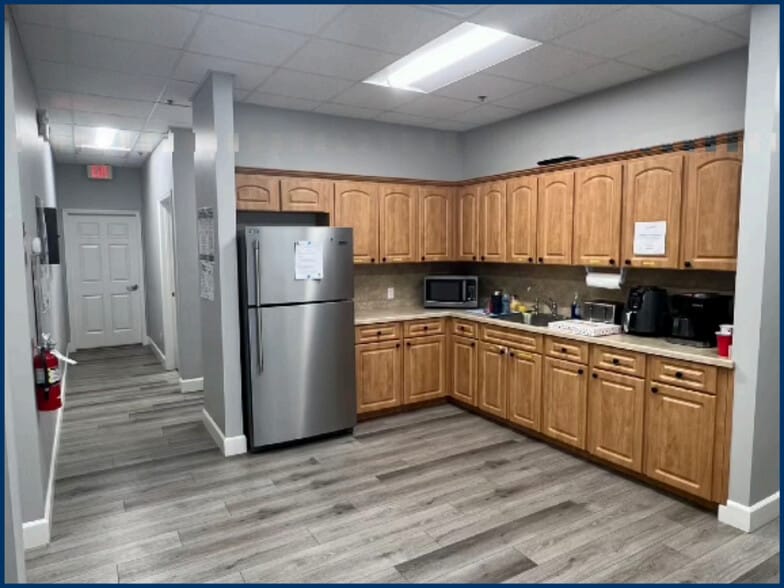 More Photos Of 3980-3990 S Pipkin Rd, Lakeland Warehouse For Sale