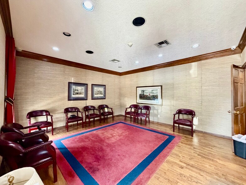 More Photos Of 3560 Delaware St, Beaumont Medical For Sale