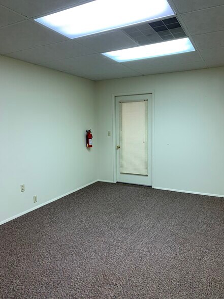 More Photos Of 817 Kilbourne St, Bellevue Medical For Lease