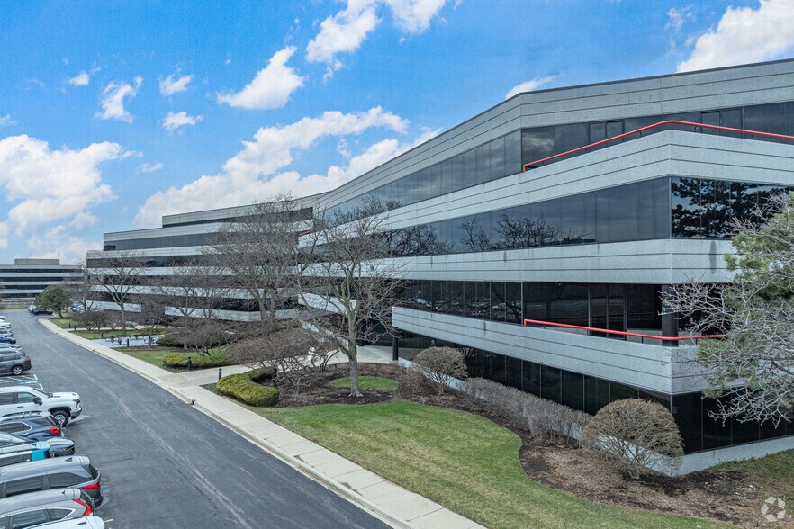 Primary Photo Of 550-650 Warrenville Rd, Lisle Coworking Space