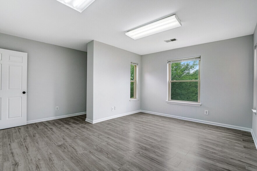 More Photos Of 4314-4330 Evergreen Ln, Annandale Office For Sale