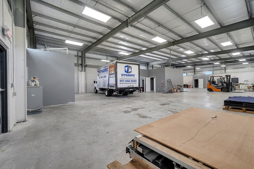 More Photos Of 560 Barry St, Orlando Warehouse For Sale