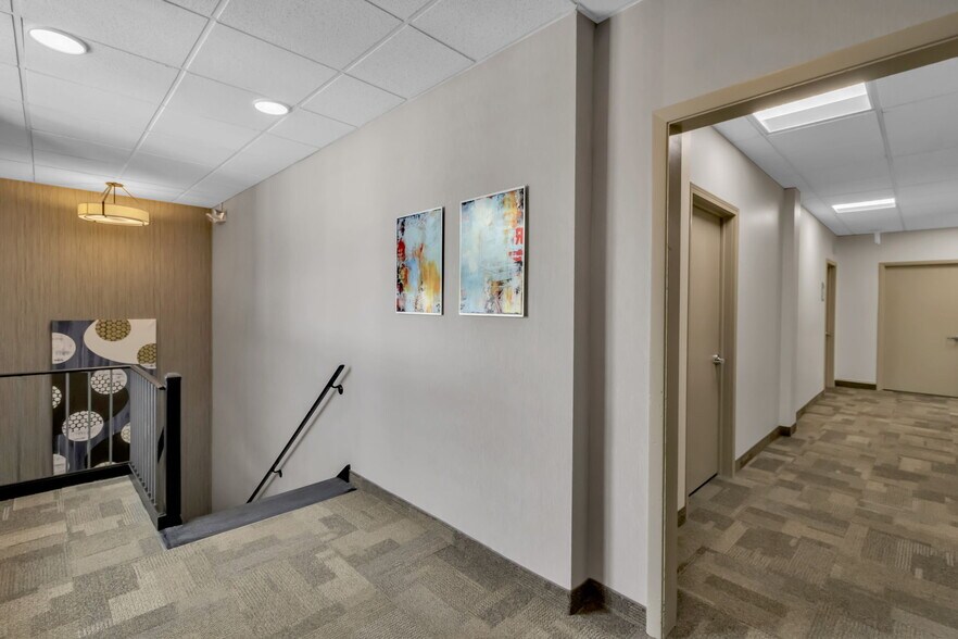 More Photos Of 5586 Main St, Williamsville Office For Lease