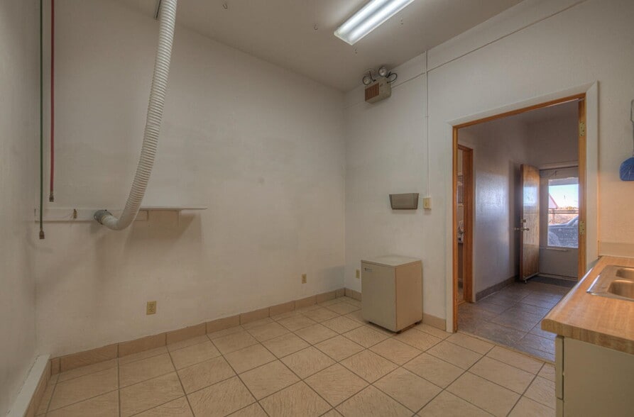 More Photos Of 22540 Us Highway 160, Walsenburg Veterinarian Kennel For Sale