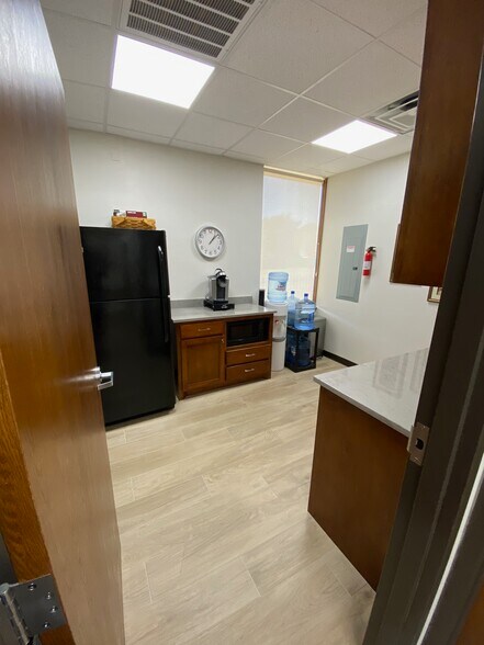 More Photos Of 9002 N May Ave, Oklahoma City Office For Lease