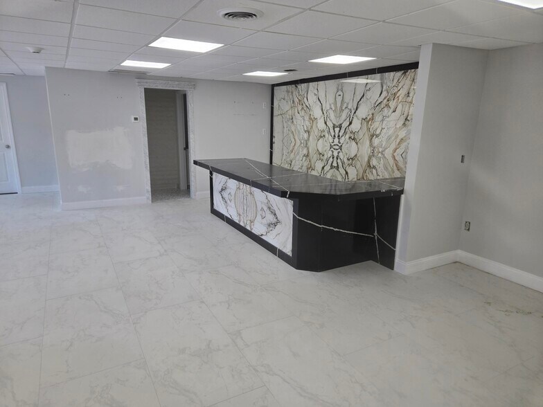 More Photos Of 3-11 Turnpike Rd, Southborough Storefront Retail Office For Lease