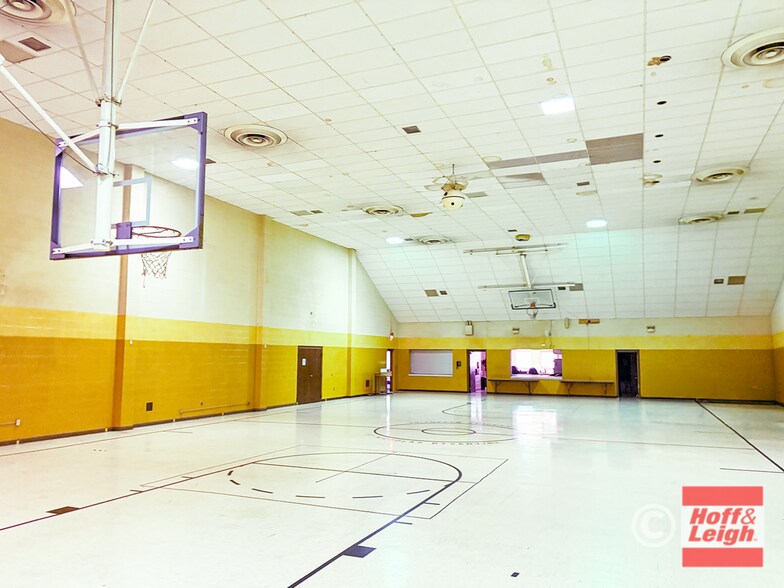 More Photos Of 2711 W 40th St, Lorain Religious Facility For Sale