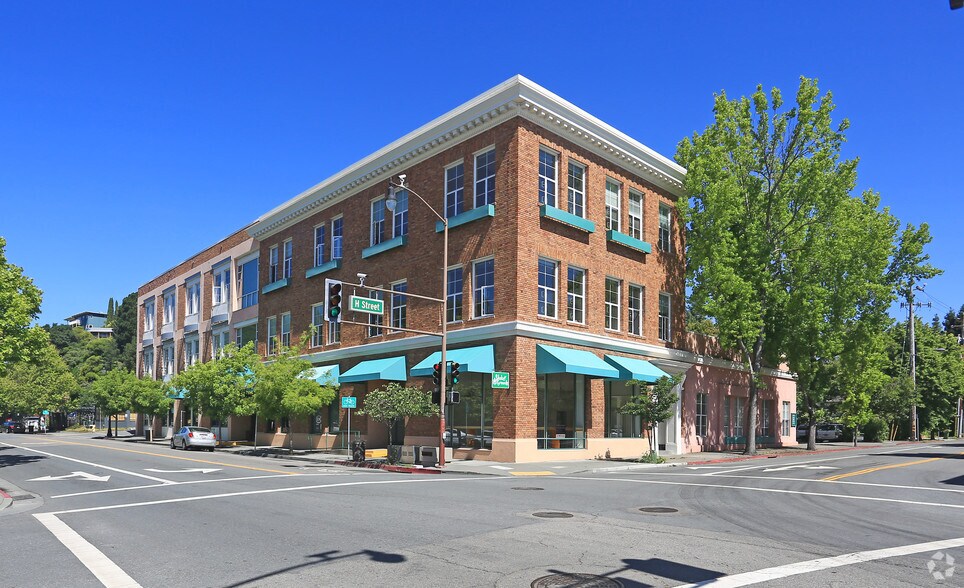More Photos Of 1 H St, San Rafael Apartments For Lease