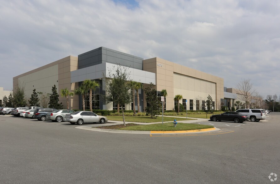 More Photos Of 8075 Beacon Lake Dr, Orlando Warehouse For Lease
